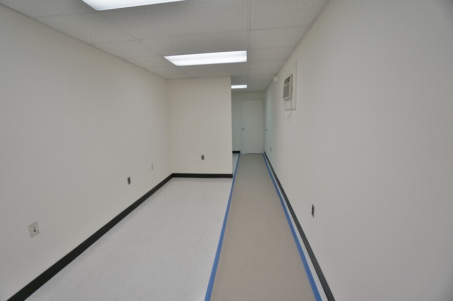 More Photos Of 601-615 Lofstrand Ln, Rockville Warehouse For Lease