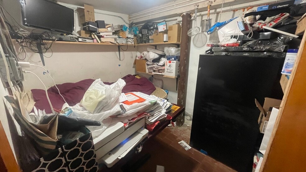 More Photos Of Manhattan Avenue Ave @ Norman Avenue, Brooklyn General Retail For Lease