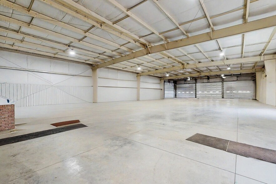 More Photos Of 2862 Wagner Rd, Waterloo Industrial For Lease
