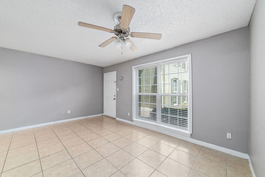 More Photos Of 8330 Carvel Ln, Houston Apartments For Sale