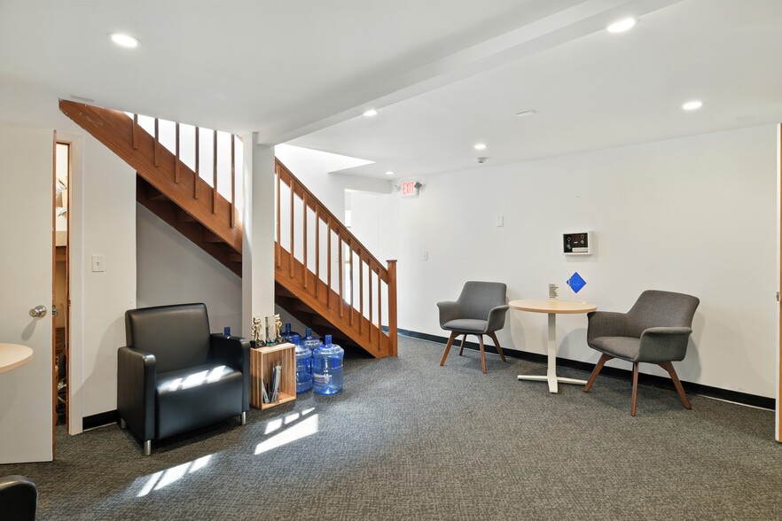 More Photos Of 48 Damon Rd, Northampton Auto Dealership For Lease