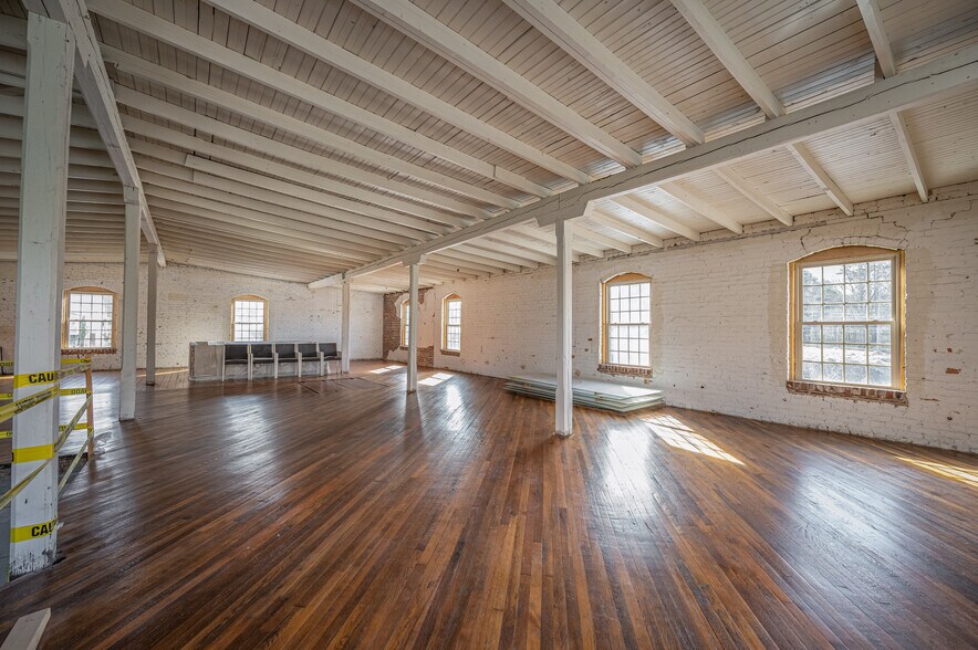 More Photos Of 313 S Government St, Lincolnton Office For Sale