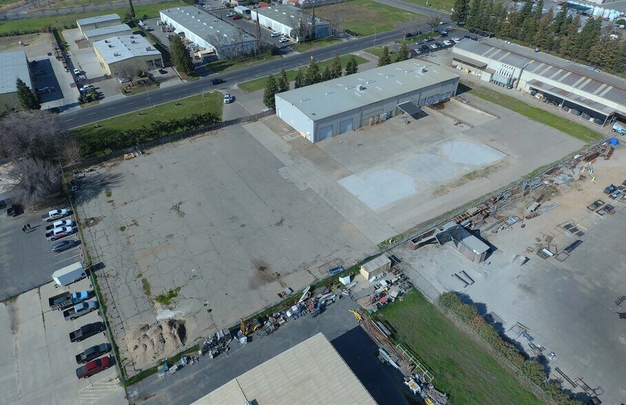 Primary Photo Of 2901 Falcon Dr, Madera Warehouse For Lease