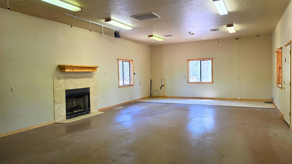 More Photos Of 182 White Mountain blvd, Lakeside General Retail For Sale