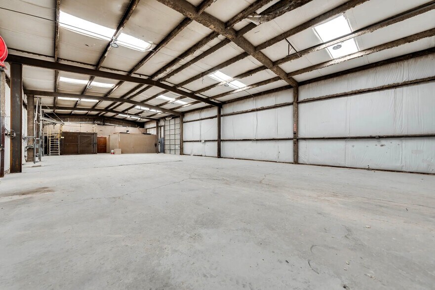 More Photos Of 6700 Interstate 20, Midland Warehouse For Lease