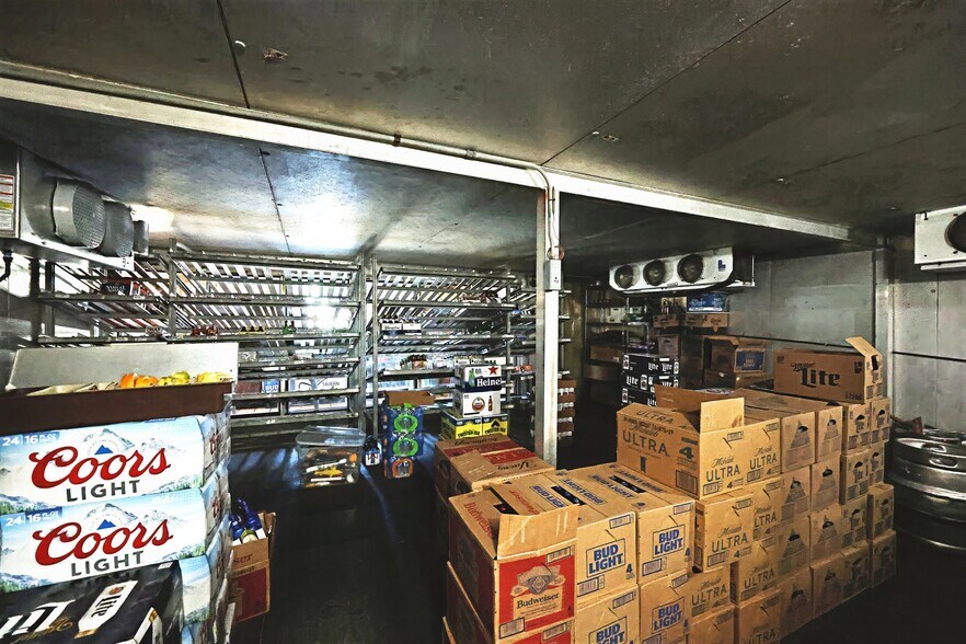 More Photos Of 1 Cherry St, Seven Valleys General Retail For Sale