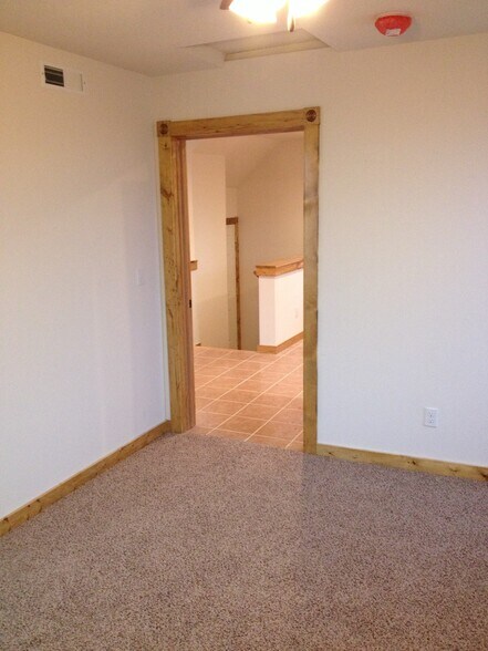 More Photos Of 1004 15th Ave SE, Rochester Flex For Sale