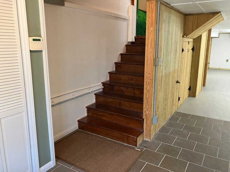 More Photos Of 157 N Main St, Bostic Office For Sale