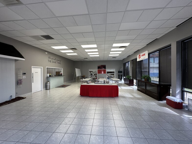 More Photos Of 2005 FM 1960 Bypass Rd E, Humble Warehouse For Sale