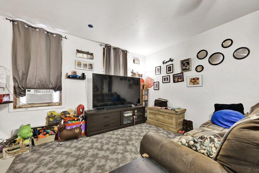 More Photos Of 16 N Main St, Payette Storefront Retail Residential For Sale