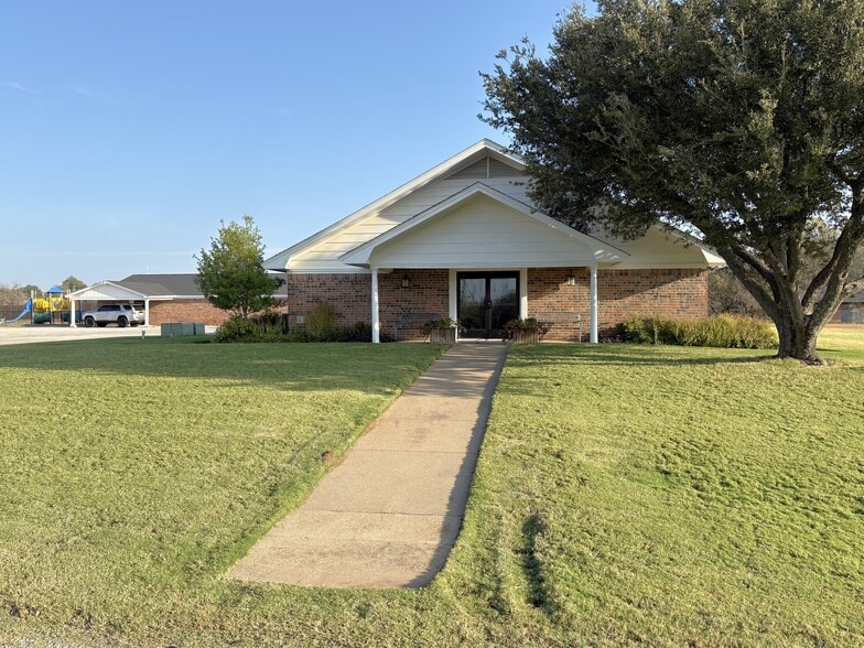 More Photos Of 201 Kathey Street, Weatherford Religious Facility For Sale