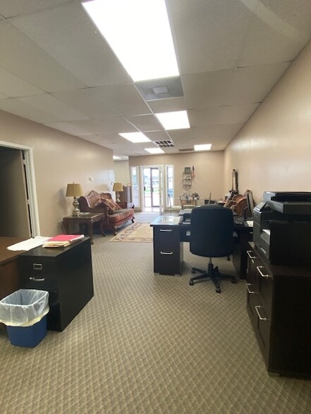 More Photos Of 2670 Highway 35 Byp S, Alvin Office For Sale