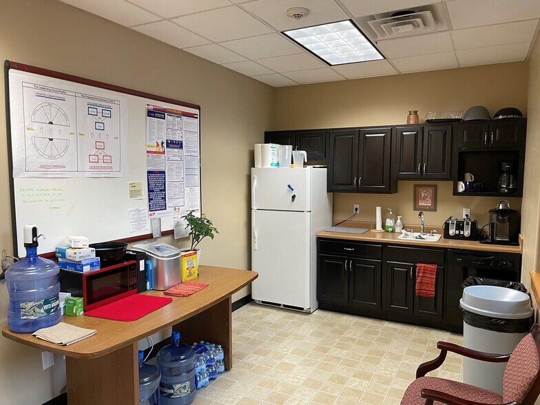 More Photos Of 2700 Gilstrap Ct, Glenwood Springs Office For Lease