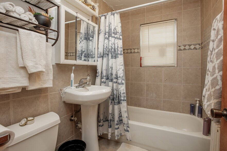 More Photos Of 16-22 E Benton Ave, Naperville Apartments For Sale