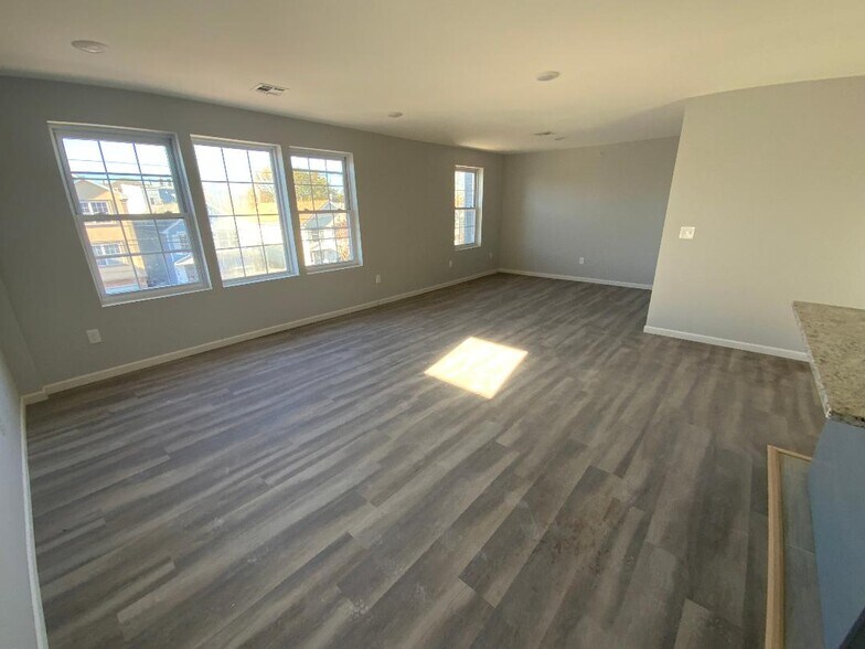 More Photos Of 388-390 S 6th St, Newark Apartments For Sale