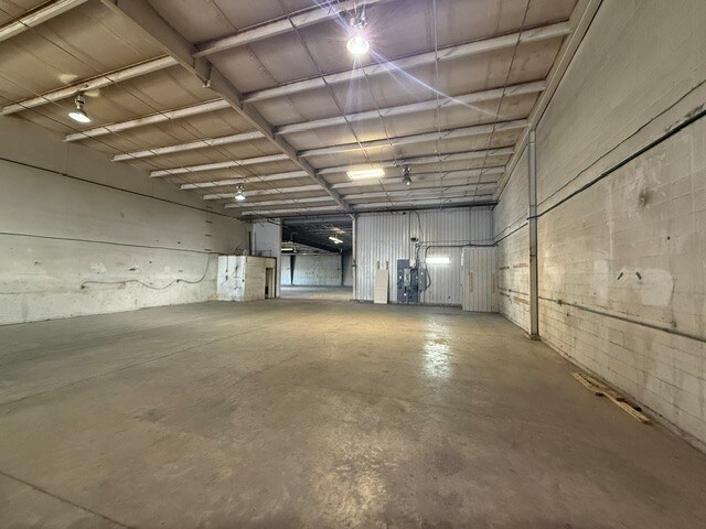 More Photos Of 8319 Chiles Industrial Av, Red Deer Warehouse For Sale