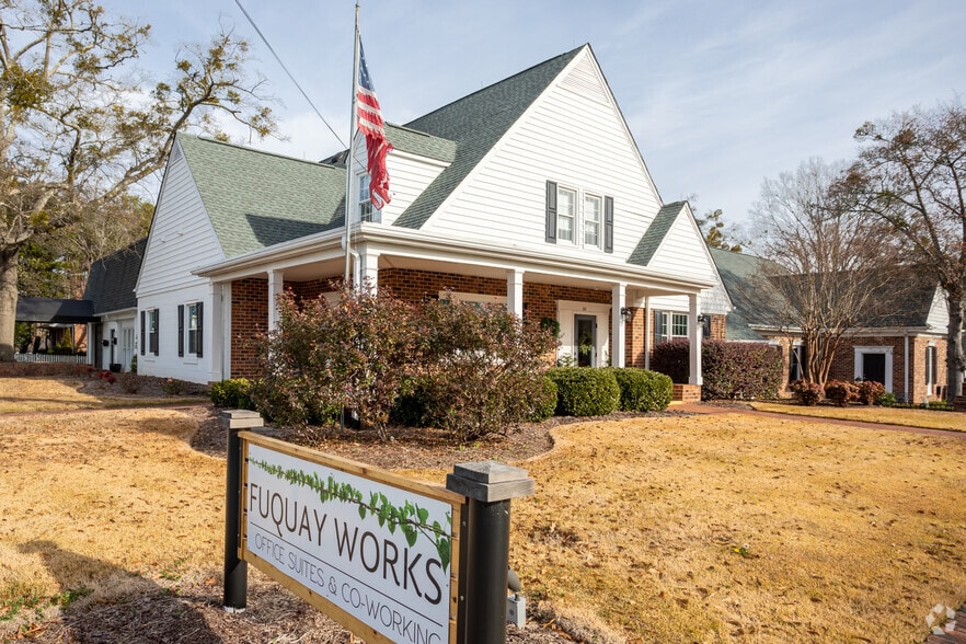 More Photos Of 201 E Academy St, Fuquay-Varina Office For Sale