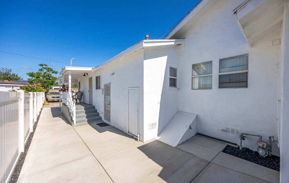 More Photos Of 111 S Lindsay St, Lake Elsinore Apartments For Sale