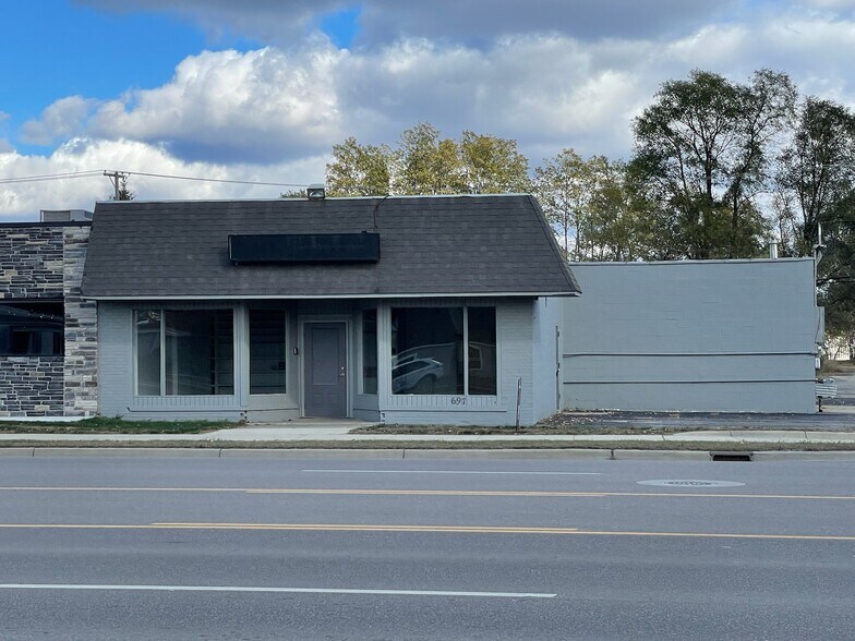 Primary Photo Of 697 S Lapeer Rd, Oxford General Retail For Sale