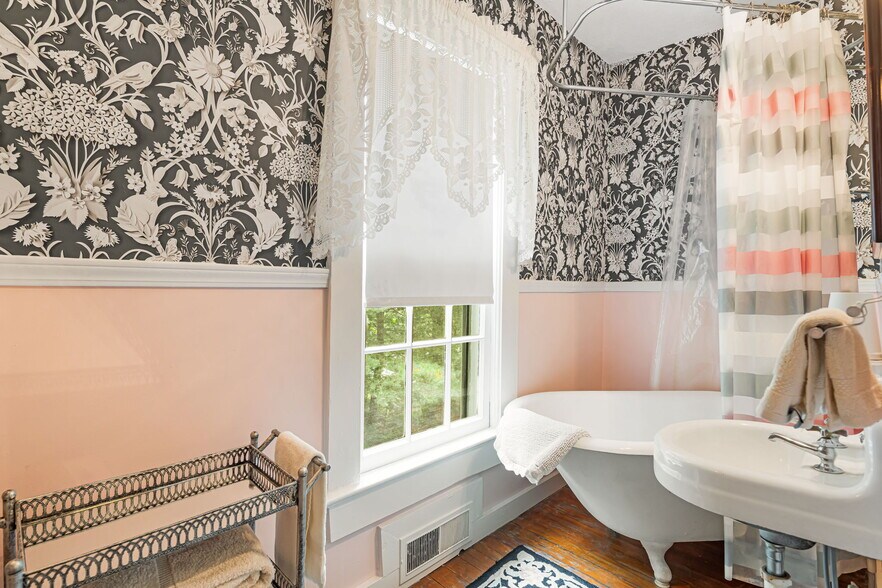 More Photos Of 1186 Old Us Hwy 70 W, Black Mountain Hospitality For Sale