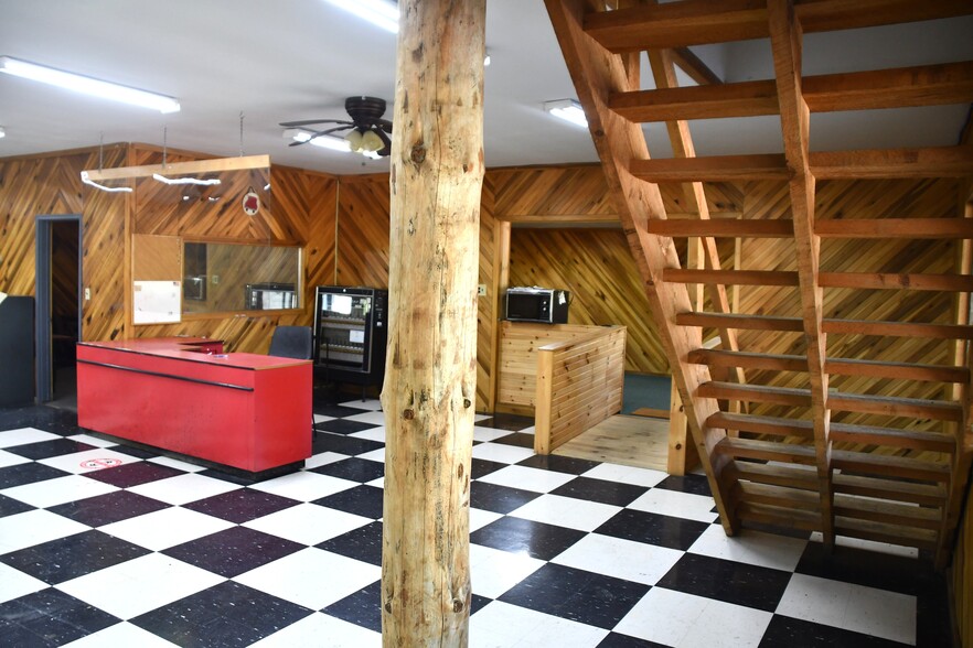 More Photos Of 138 Chestnut St, Marienville General Retail For Sale