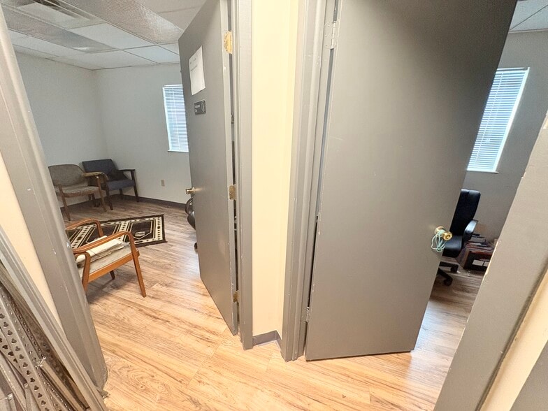 More Photos Of 4367 Rocky River Dr, Cleveland Medical For Sale