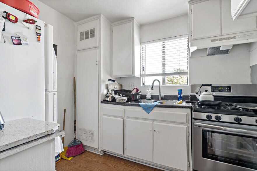 More Photos Of 1715 Westmoreland Blvd, Los Angeles Apartments For Sale