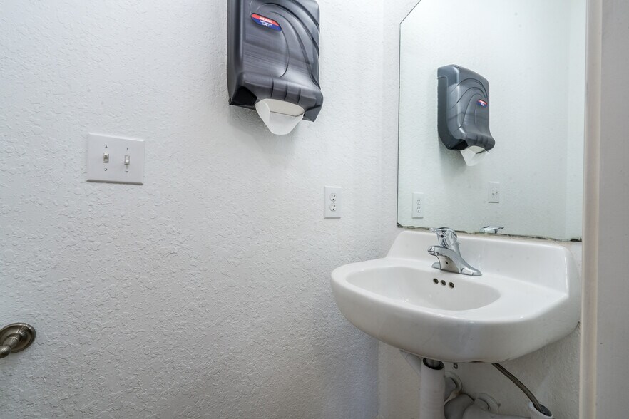 More Photos Of 5511 Louetta Rd, Spring Office Residential For Sale