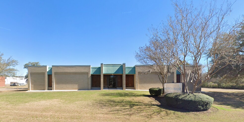 Primary Photo Of 2401 Fairlane Dr, Montgomery Office For Sale