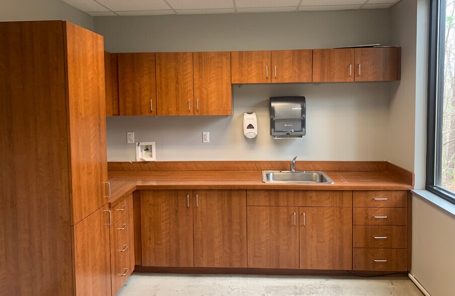 More Photos Of 311-327 Providence Rd, Chapel Hill Office For Lease