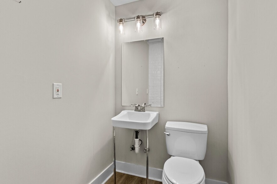 More Photos Of 90 E Moreno St, Buford Office Residential For Sale