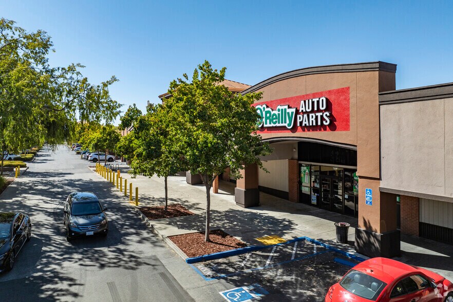 More Photos Of 31123 Mission Blvd, Hayward Unknown For Lease