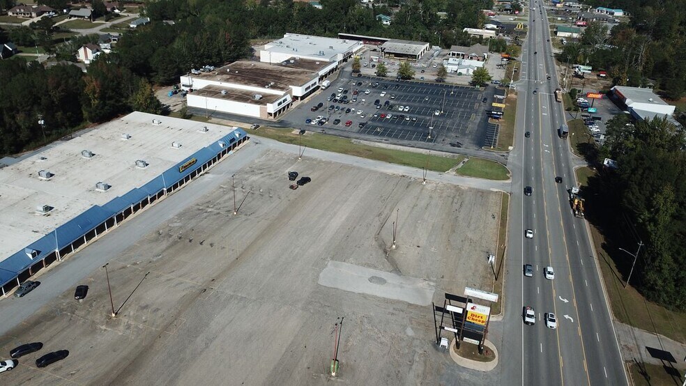 More Photos Of 33011 Highway 43, Thomasville Storefront For Lease