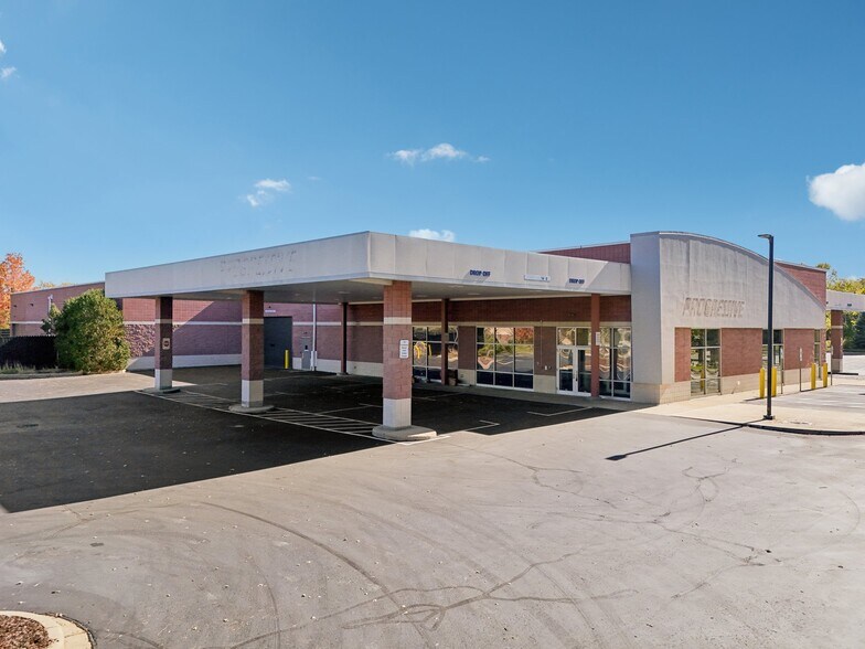 More Photos Of 3442 S 103rd St, Milwaukee Showroom For Sale