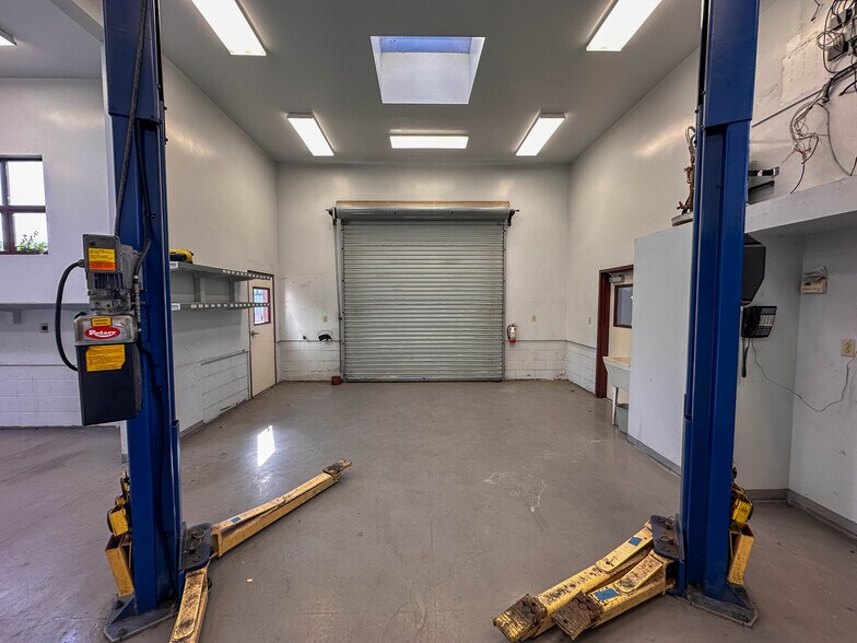 More Photos Of 2100 Del Monte Ave, Monterey Auto Repair For Sale