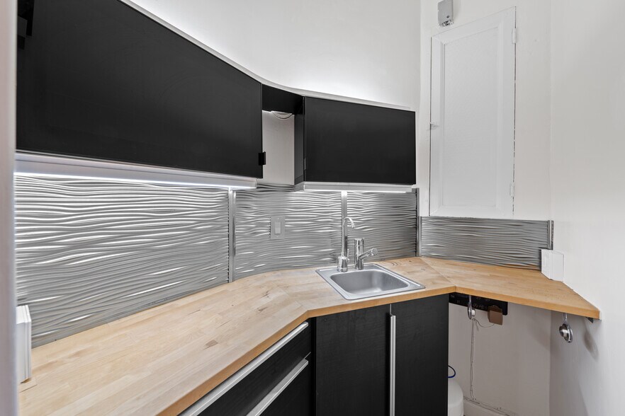 More Photos Of 165 Jessie St, San Francisco Storefront Retail Office For Lease