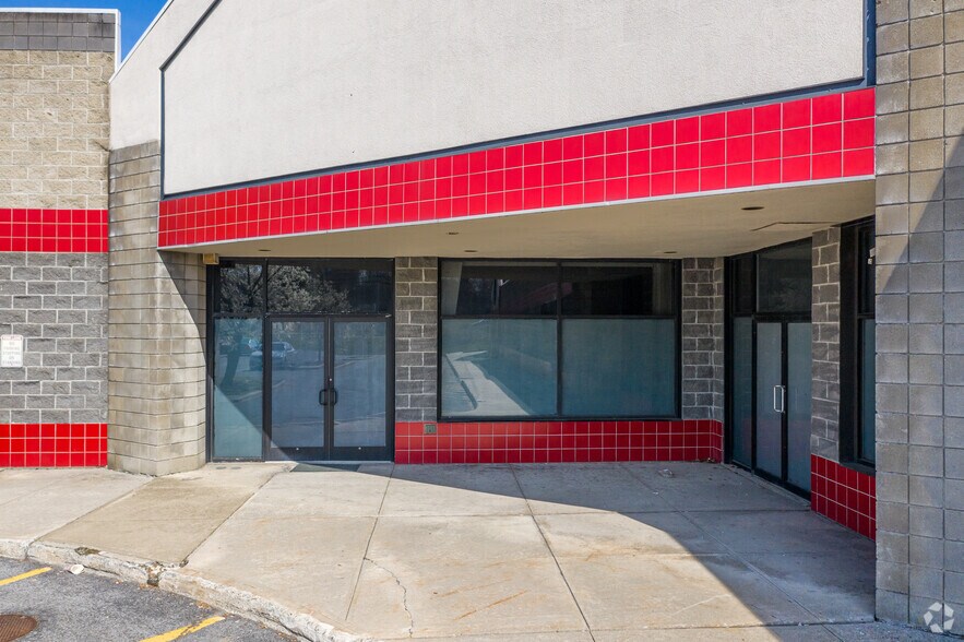 More Photos Of 1404 Union Ave, Newburgh Unknown For Lease