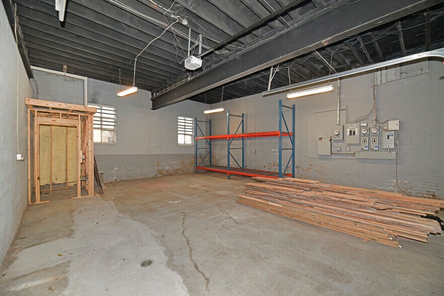 More Photos Of 30R First Ave, Toronto Light Distribution For Sale