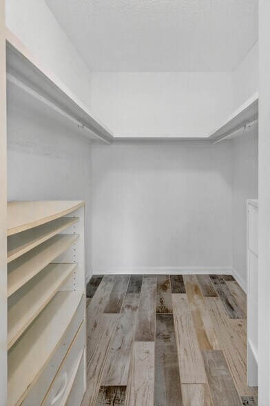 More Photos Of 1884 Southpointe Dr, Sarasota Apartments For Sale