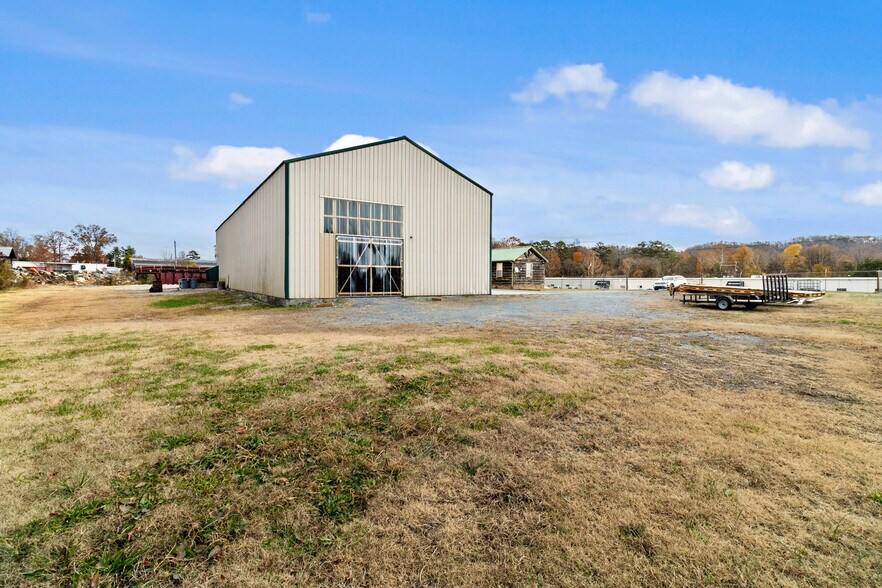 More Photos Of 372 Jones St, Decatur Industrial For Lease