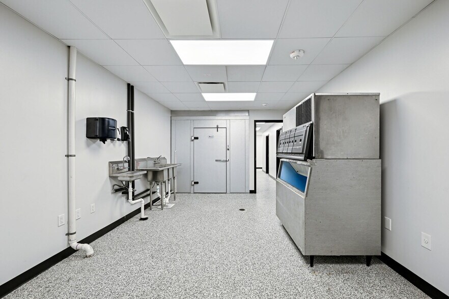 More Photos Of 315 N Highway 190, Covington Restaurant For Sale