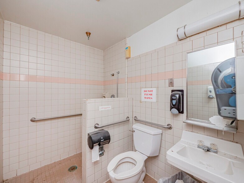 More Photos Of 700 Dyer St, Rockdale Healthcare For Sale