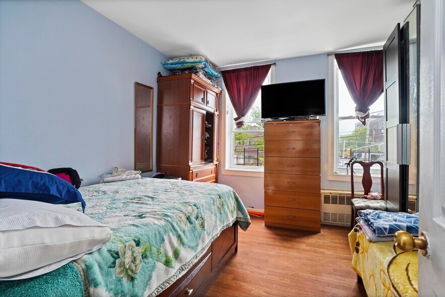 More Photos Of 1890 W 6th St, Brooklyn Storefront Retail Residential For Sale