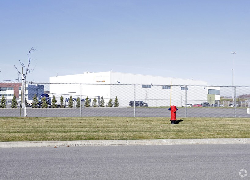 More Photos Of 1570 Rue Nationale, Terrebonne Service For Sale