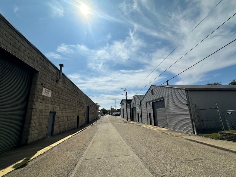 More Photos Of 808 6th St, West Elizabeth Warehouse For Lease