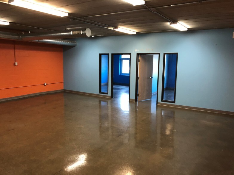 More Photos Of 360-376 Hilton Dr, Ferndale Office For Lease