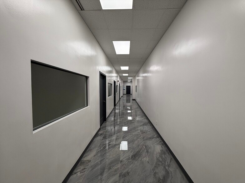 More Photos Of 900 N University Blvd, Jacksonville Medical For Lease