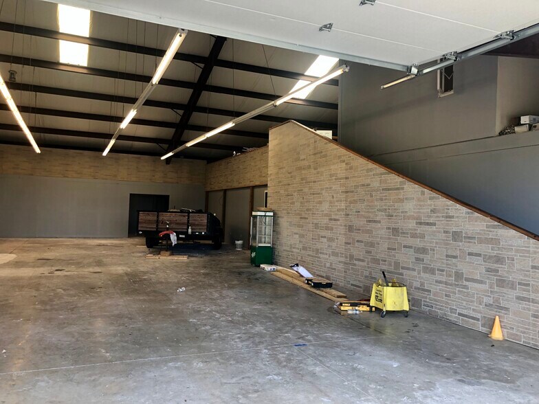 More Photos Of 4617 Sutherland Rd, Owensboro Light Distribution For Lease