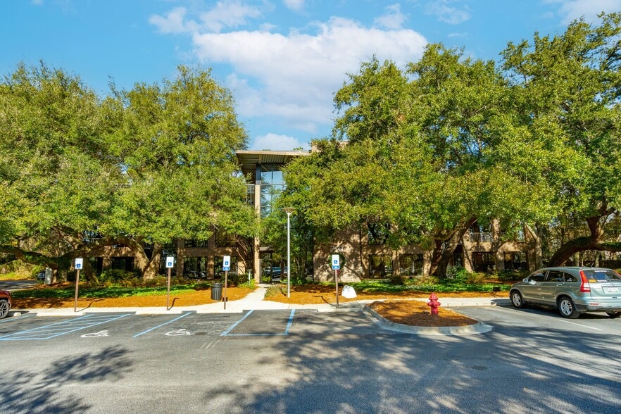 More Photos Of 710 Johnnie Dodds Blvd, Mount Pleasant Medical For Sale