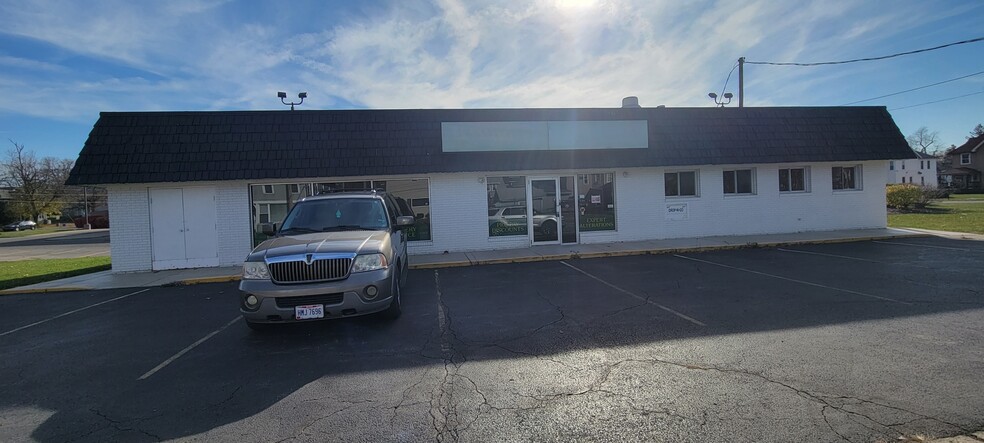 Primary Photo Of 123 E Columbia St, Marion Storefront Retail Office For Sale